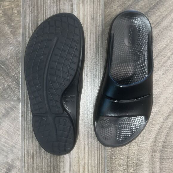 Oofos black flex unisex slides - Picture 3 of 3